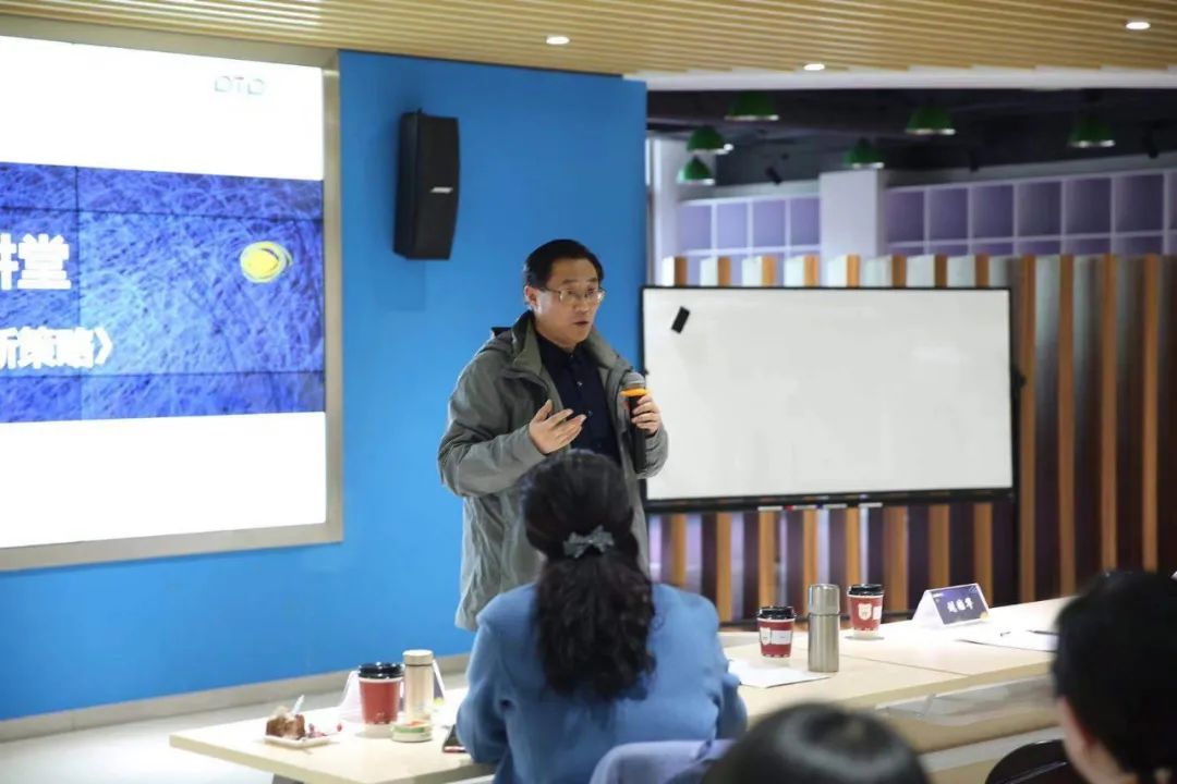 名师领路,为德英乐学科教师插上翅膀 名师领路,为德英乐学科教师插上翅膀